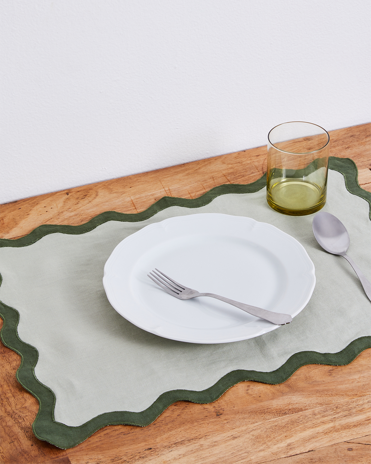 Sage & Olive 100% French Flax Linen Scalloped Placemats (Set of Four)